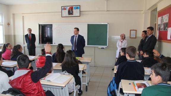 Kaymakamımız ZADELEROĞLU Gölbaşı İbn - i Sina Mesleki ve Teknik Anadolu Lisesi´ni Ziyaret Etti