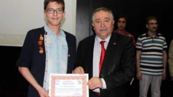  Zekâ Oyunları Yarışmasında Anadolu Lisesi Öğrencimiz İlçemize Birincilik Getirdi. 