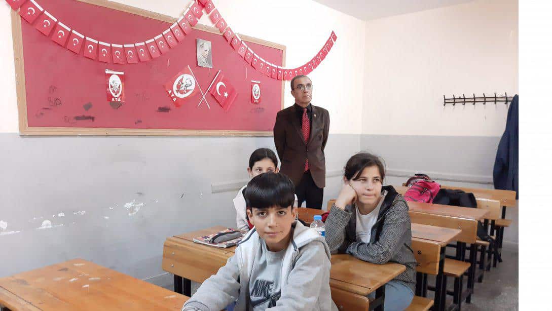 İlçe Milli Eğitim Müdürümüz Ali Şeyh ÖZDEMİR'den 8. Sınıflara Moral - Motivasyon Ziyareti