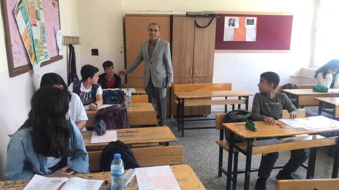  İlçe Milli Eğitim Müdürümüz Ali Şeyh ÖZDEMİR'in 8. Sınıflara Moral - Motivasyon Ziyareti Devam Ediyor