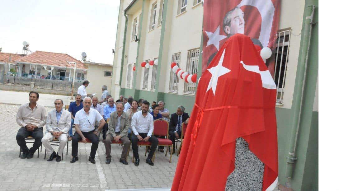 Karaburun İlk/Ortaokulu Atatürk Büstü Yenilendi