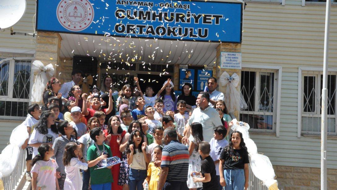 Milli Eğitim Müdürümüz Ali Şeyh ÖZDEMİR Cumhuriyet İlkokulumuzda Karne Dağıtım Törenine Katıldı 