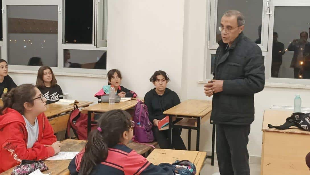 Milli Eğitim Müdürümüz Ali Şeyh ÖZDEMİR, Gece Etütlerini Ziyaret Etti