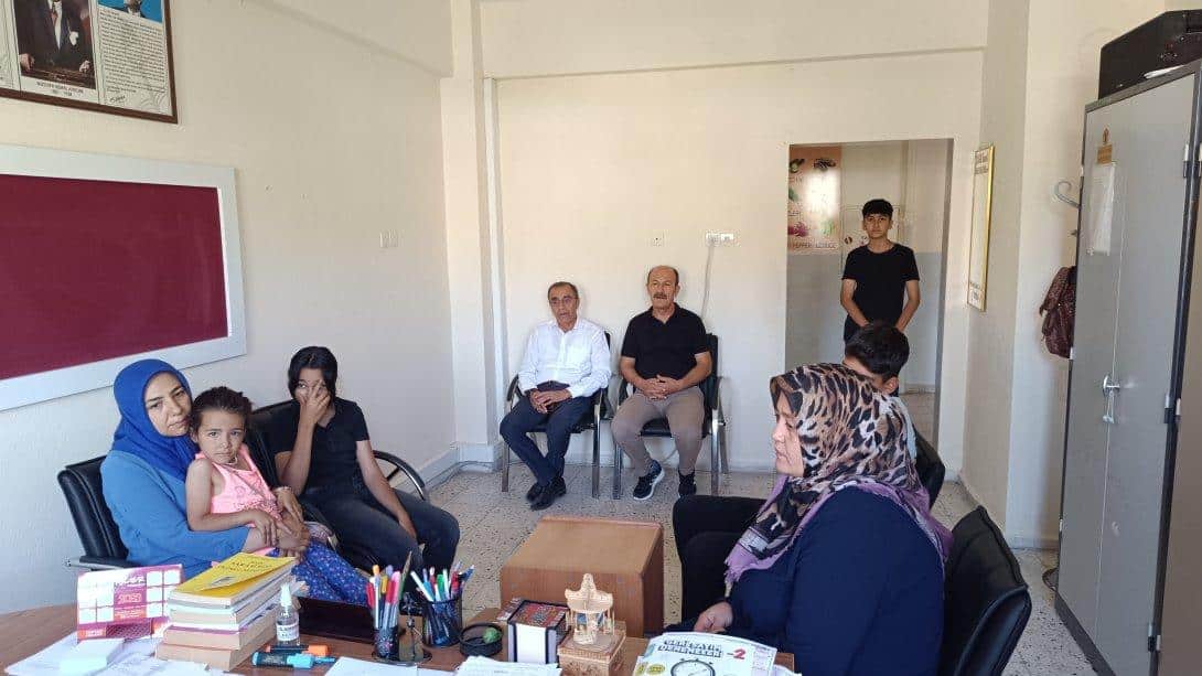 İlçe Milli Eğitim Müdürümüz Ali Şeyh ÖZDEMİR, İlçemizde Kurulan LGS Tercih Bürolarını Ziyaret Etti