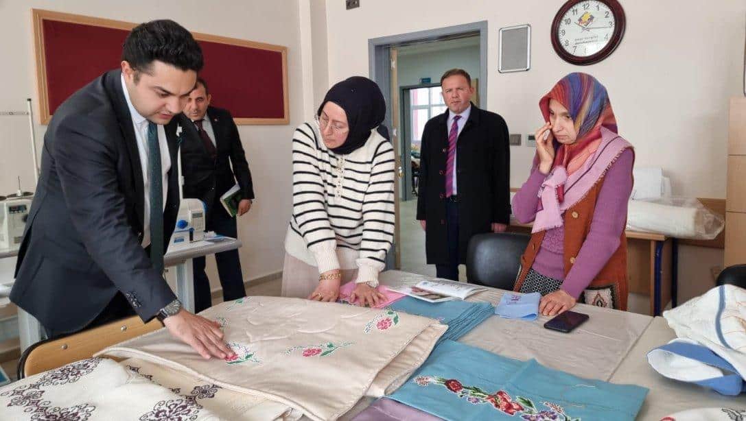 Kaymakamımız Sayın Tarık Buğra SEYHAN Halk Eğitim Merkezini Ziyaret Etti.