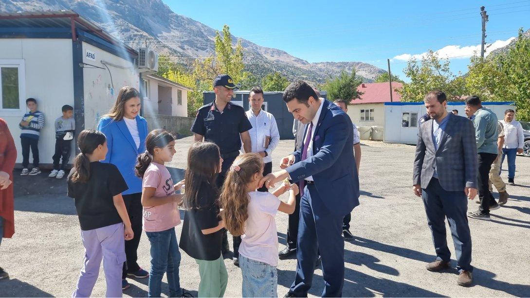 Kaymakamımız Sayın Tarık Buğra SEYHAN Hamzalar İlkokulumuza Ziyarette Bulundu.