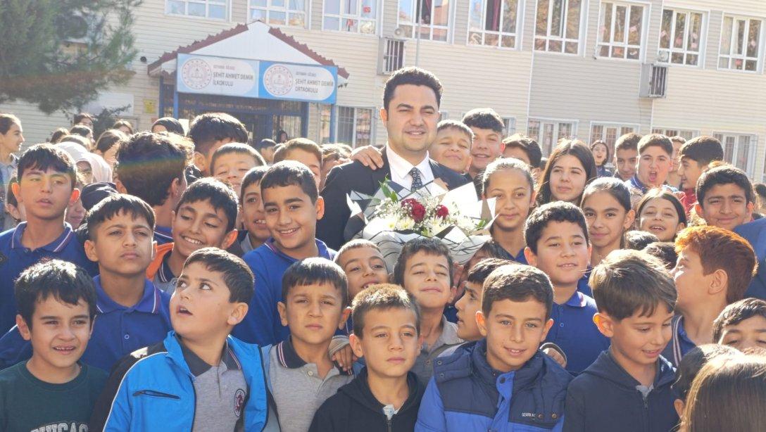 Kaymakamımız Sayın Tarık Buğra SEYHAN, Şehit Ahmet Demir İlk ve Ortaokulunu Ziyaret Etti.